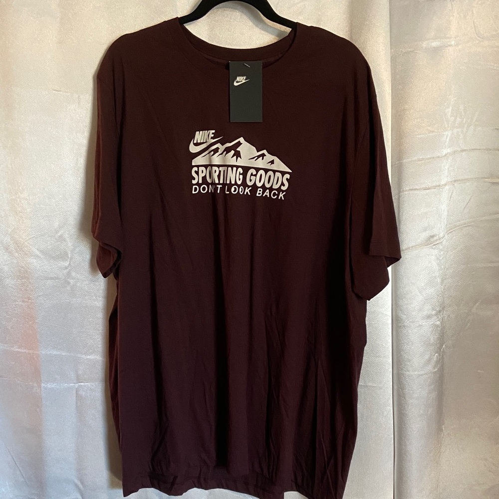 Nike Men's Burgundy Graphic Tee